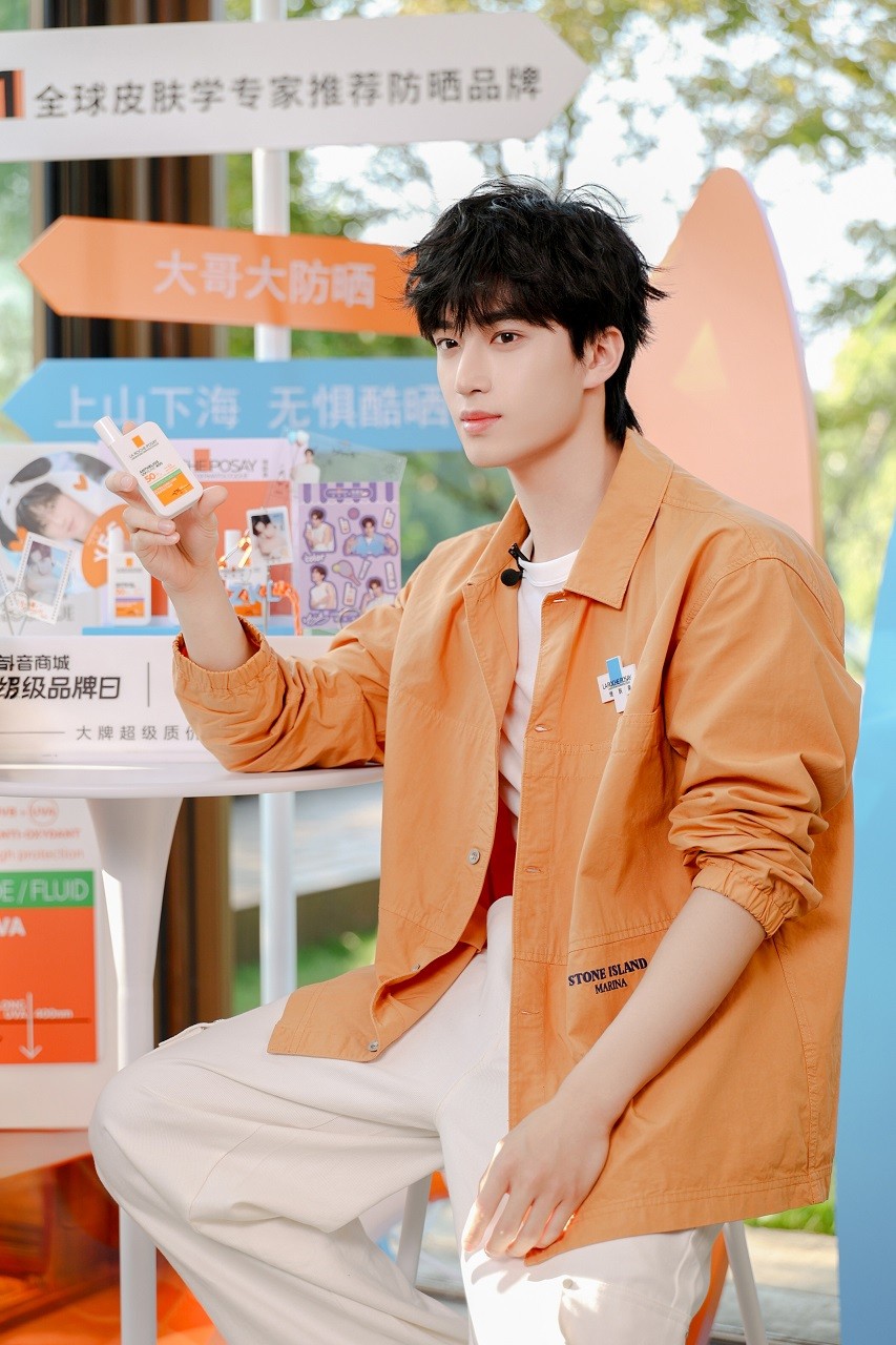 圖3:理膚泉防曬青春大使張康樂.jpg